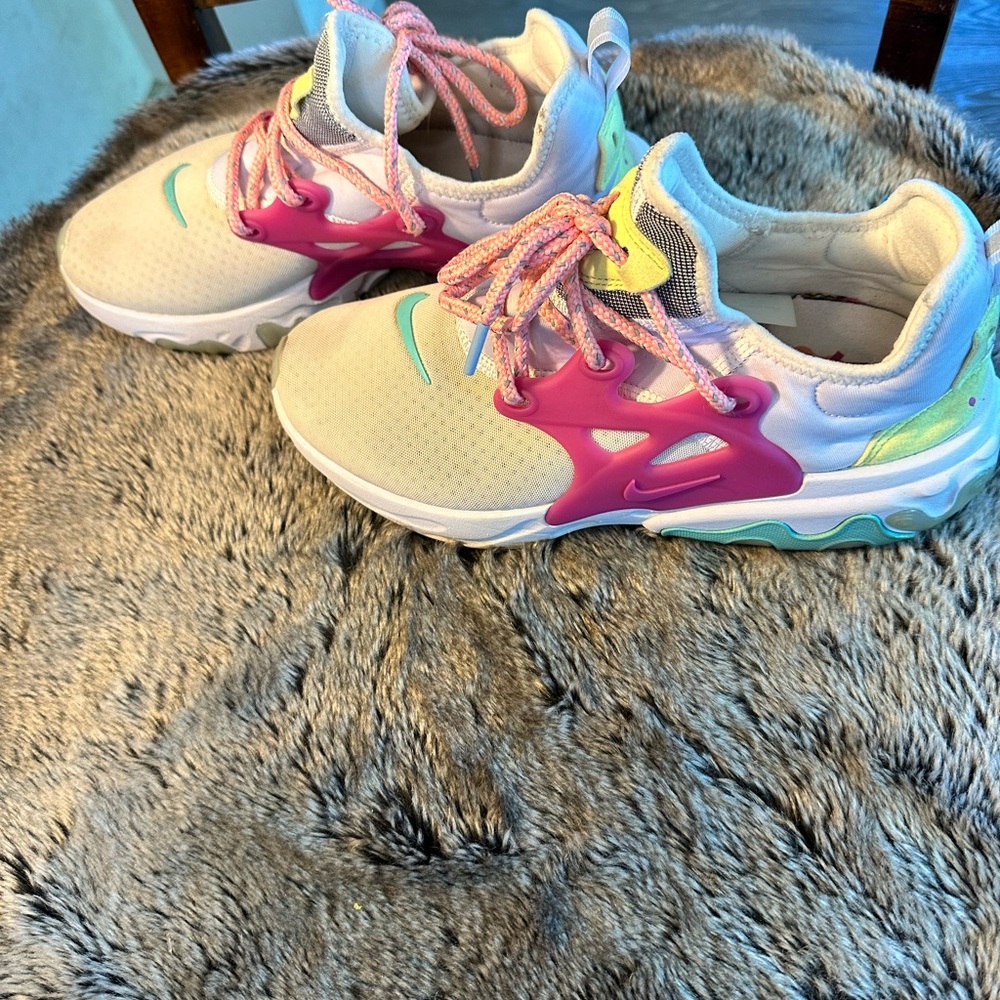 Nike React Presto White Hyper Violet Sneakers, Size 8.5 - Picture 4 of 9